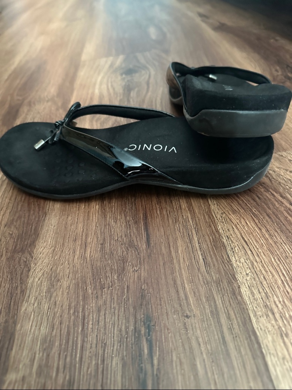 Vionic Bella Women's Black Patent Bow Thong Sandals Size 91/2 - Picture 4 of 6